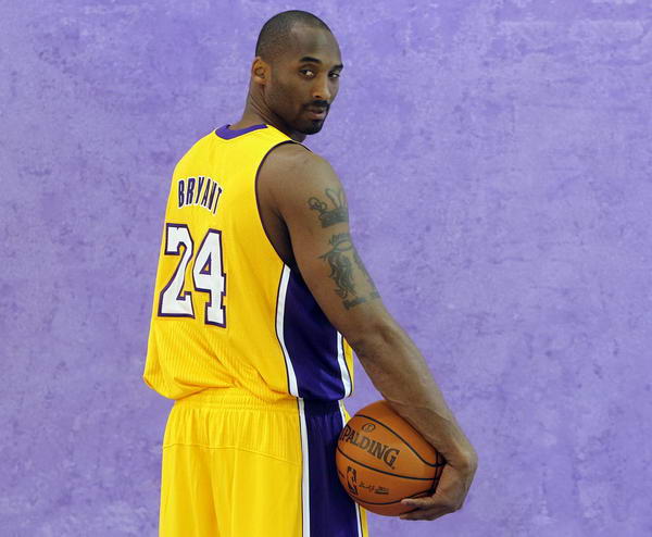 违反规则了，一支球队不能使用两名守门员（一支球队不得同时使用两名门将）