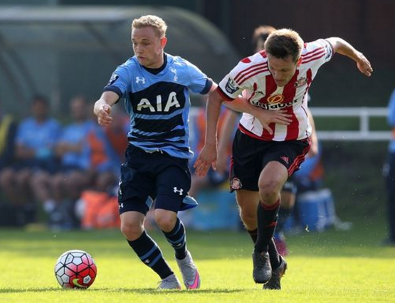 每体：曼联有意巴萨中场费尔明，准备报价超7000万欧（每体：曼联瞄准巴萨中场费尔明，或开出超7000万欧元报价）