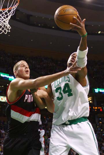 比利亚雷亚尔2-1马略卡，奥卢瓦塞伊、莫雷诺、萨穆-科斯塔破门（比利亚雷亚尔2-1力克马略卡：奥卢瓦塞伊、莫雷诺、萨穆-科斯塔建功）