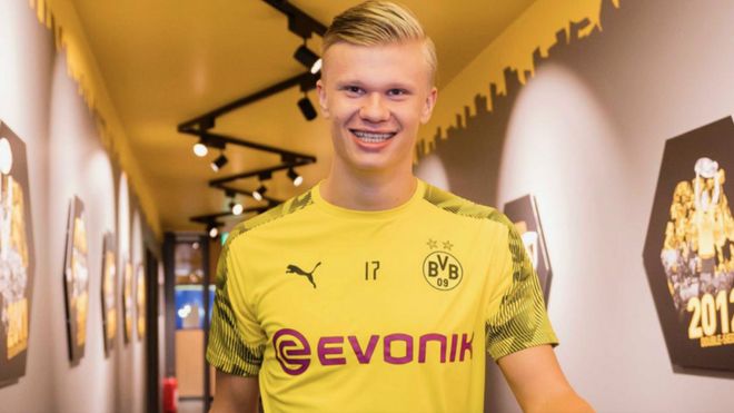 F1世界冠军现身2025阿布扎比大奖赛（F1世界冠军亮相2025年阿布扎比大奖赛）