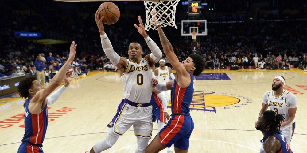 意媒：为避免球迷干扰，斯帕莱蒂决定尤文不在那不勒斯过夜（意媒称，斯帕莱蒂为避球迷干扰，决定尤文赛后不在那不勒斯留宿）