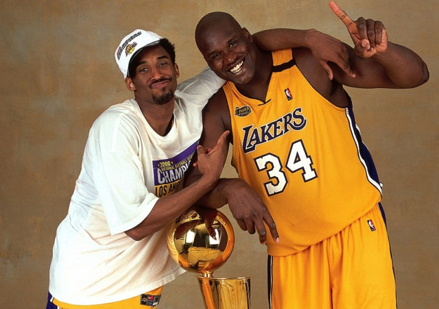 记者：切尔西在努力引进罗克，曼联也在关注他的情况（记者：切尔西积极推动罗克加盟，曼联也在关注其动向）